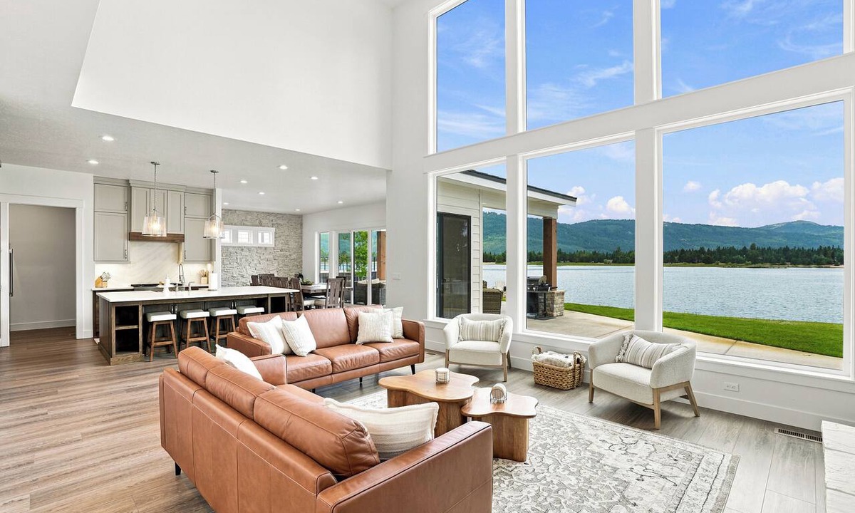 Donnelly House | Lakefront| Hot Tub| Gameroom| Sauna|Lake Cascade