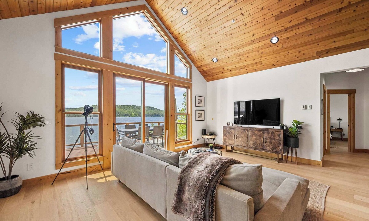 Worley House | Lakefront Moonrise Trail Lodge: 4BR, Private Dock & Stunning Views