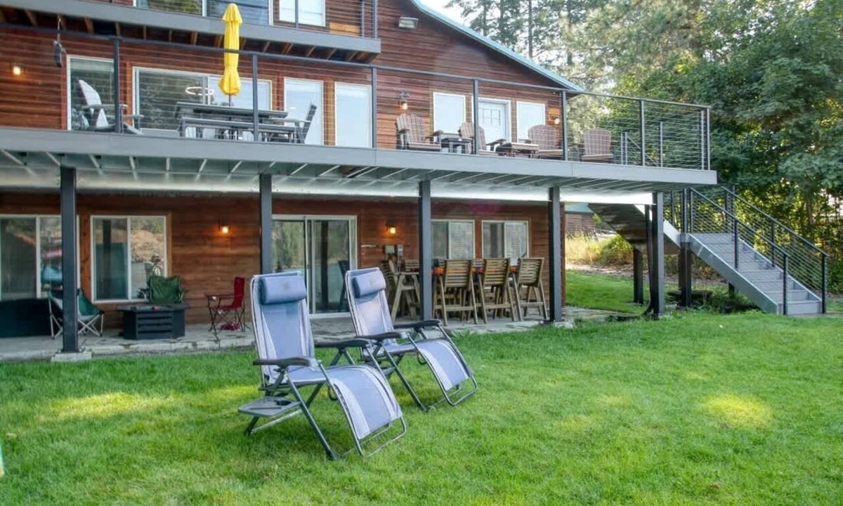 Rathdrum Apartment | Lakefront Retreat w/Private Dock & Fire Pit