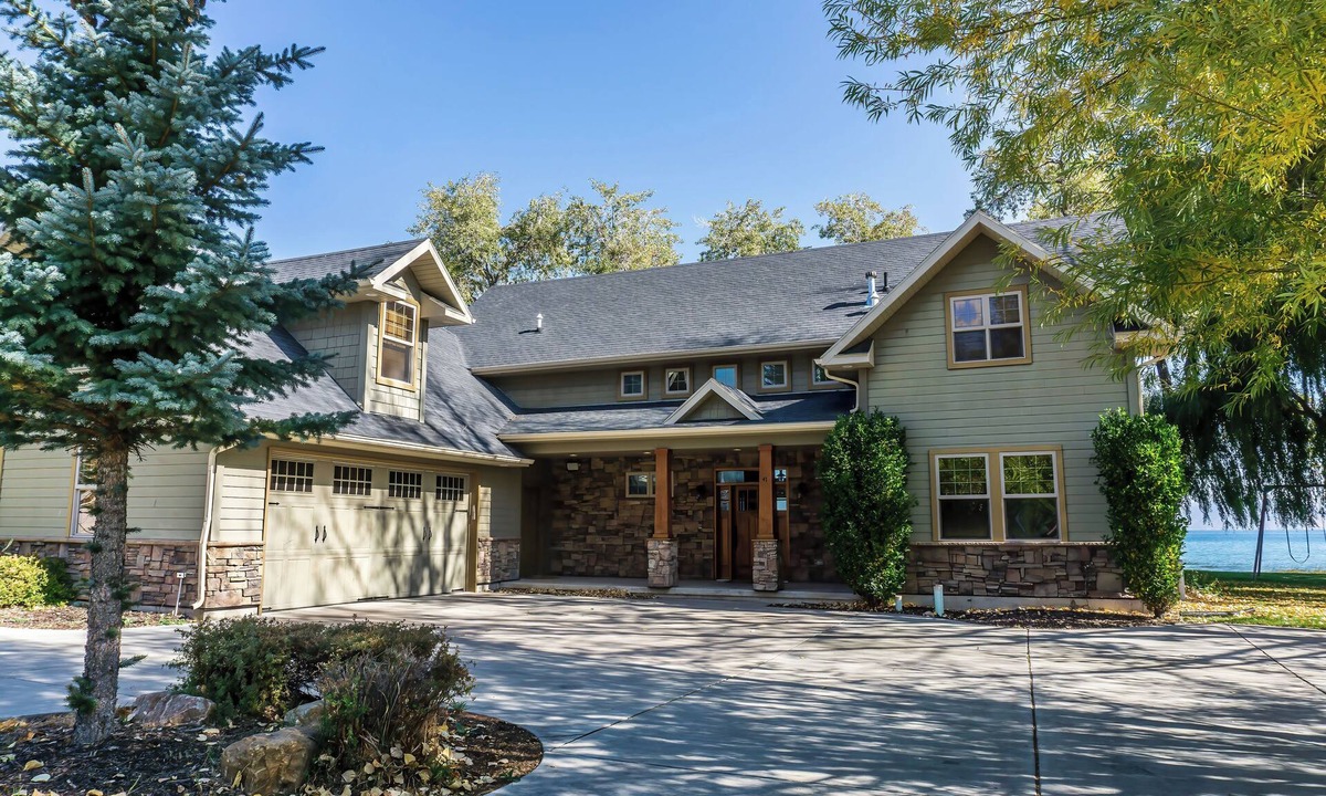 Garden City House | LAKEFRONT Spinnaker Point | Private Dock & Beach Access | 6BR Sleeps 28 | Theater Room