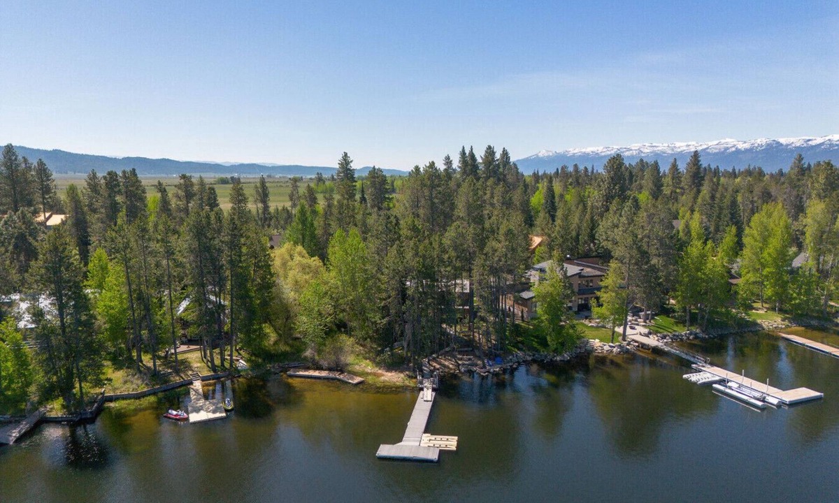 Tamarack Resort House | Lakeside Cabin With Private Dock & Sandy Beach