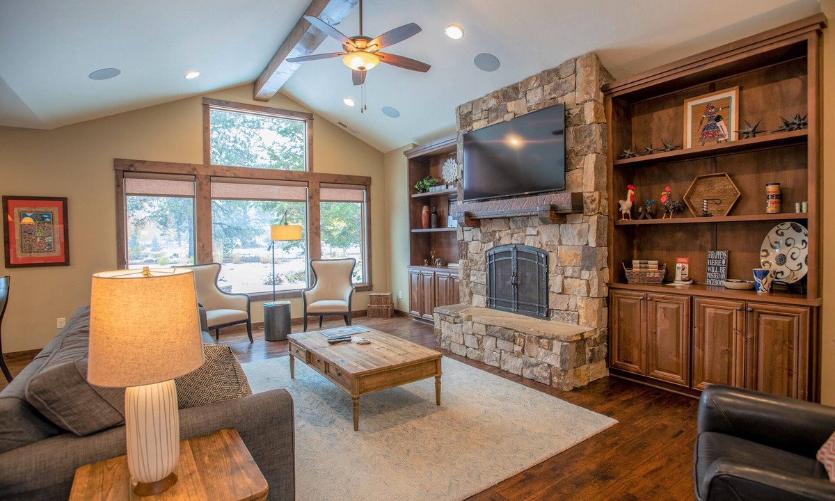 Sunriver Cabin | Lakeside Luxury Home with Access to Exclusive Golf