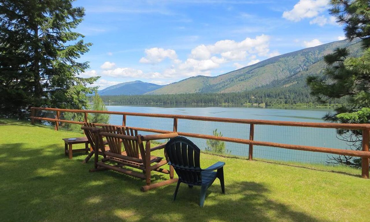 Trout Creek Hotel | Lakeside Resort and Motel