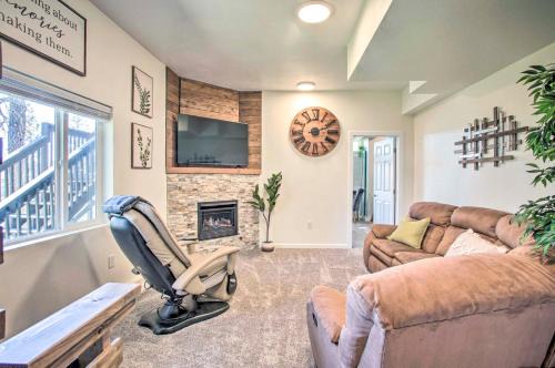Nine Mile Falls Apartment | Lakeview Lodge w/Spacious Yard: Families Welcome