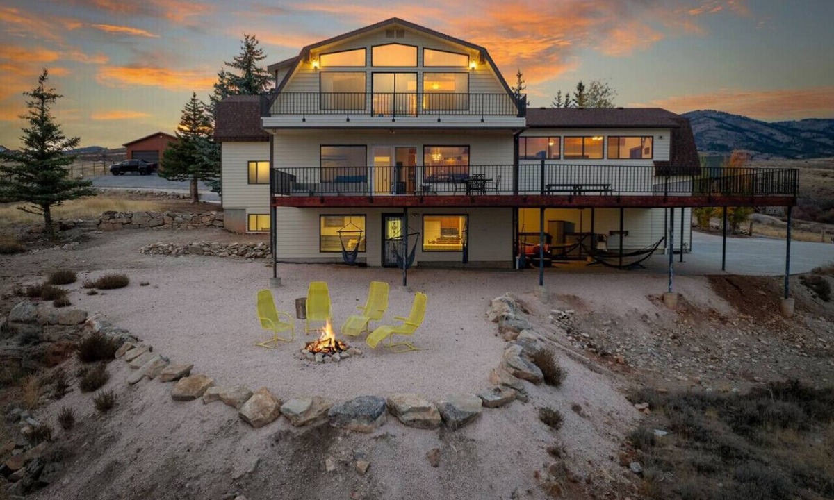 Harbor Village House | Lakeview Manor - Sleeps 50, Amazing Views, Hot Tub, Sauna & More!