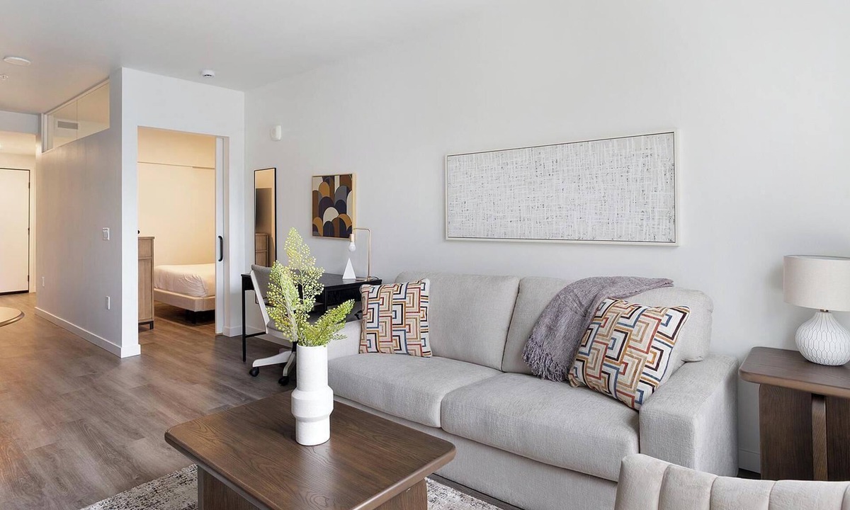 Crown Hill Apartment | Landing | Amazing 1BD, Gym