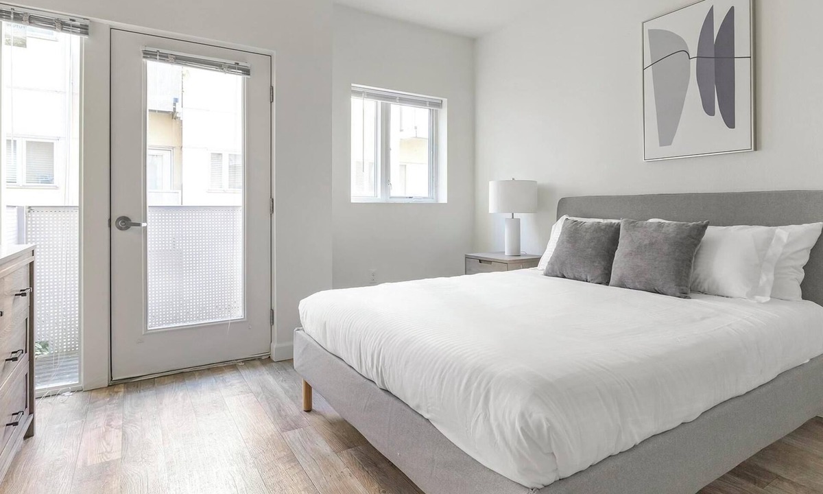 Pearl District Apartment | Landing | Amazing Studio, Courtyard, Gym