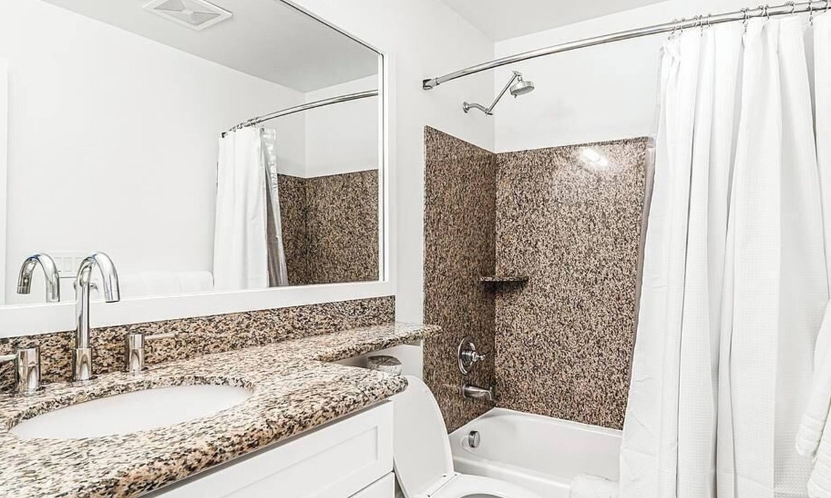 Lakeview Apartment | Landing at Villaggio on Yarrow Bay - 1 Bedroom in Lakeview