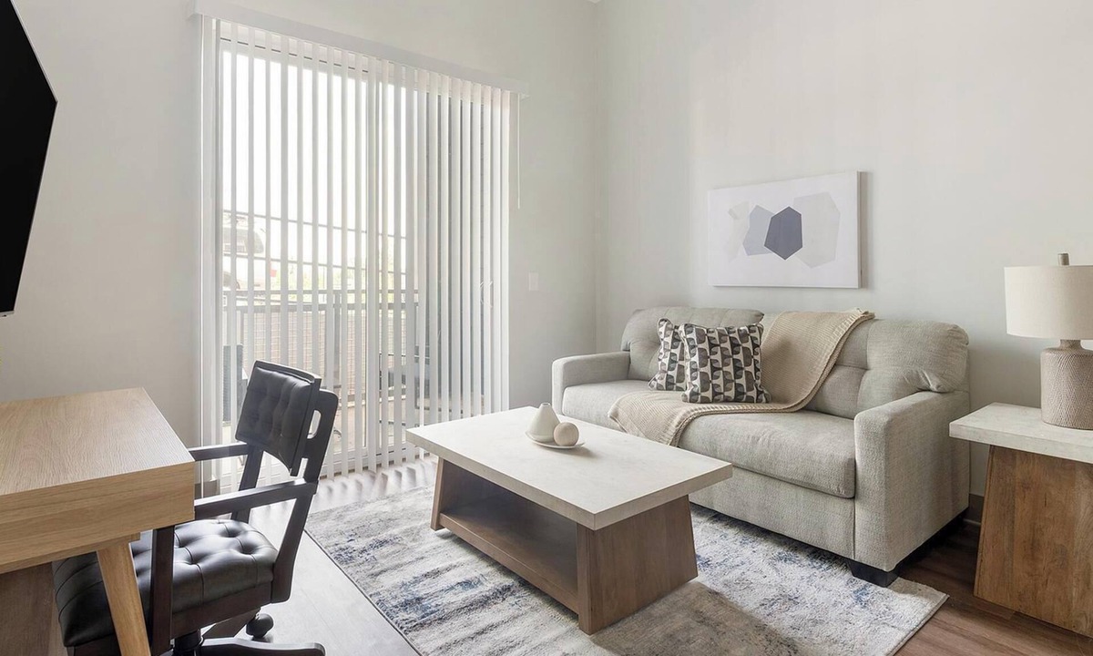 Edgehill Apartment | Landing | Chic 1BD, Courtyard, Gym
