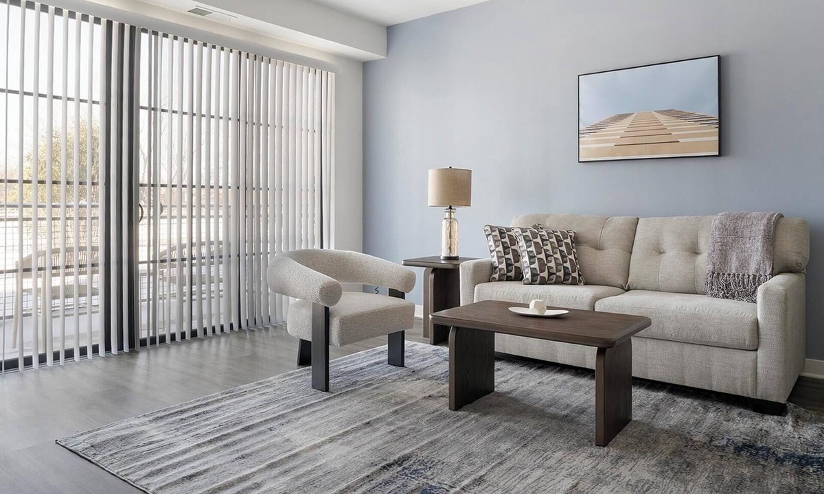 Schaumburg Apartment | Landing | Chic 2BD, Gym, Clubhouse