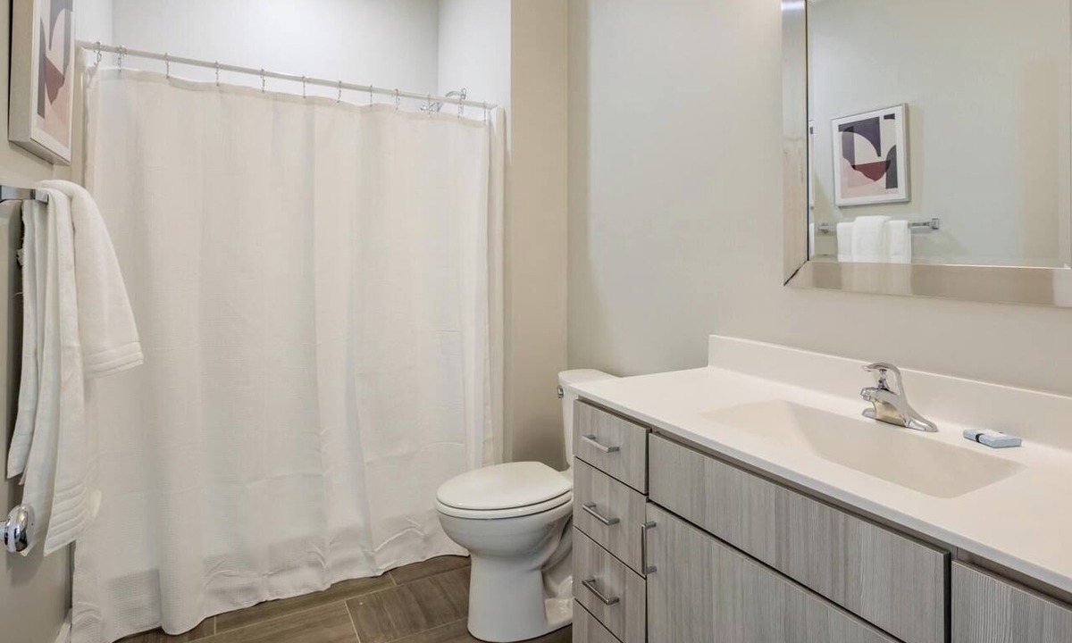 People's Freeway Apartment | Landing | Incredible 1BD, Gym, Game Room