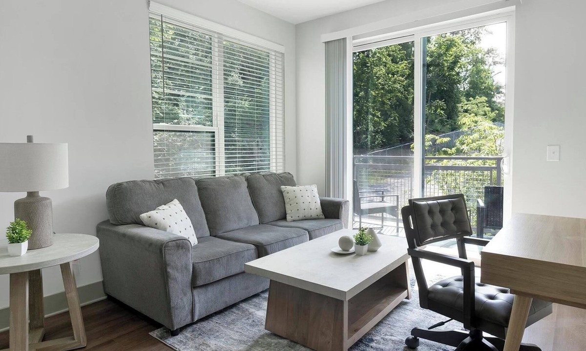 Edgehill Apartment | Landing | Modern 1BD, Yoga Studio, Courtyard