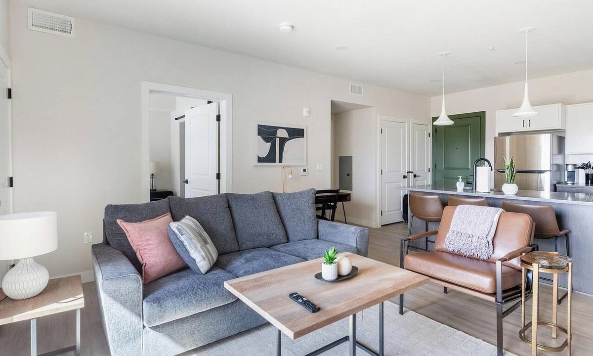 People's Freeway Apartment | Landing | Spectacular 1BD, Gym, Pool