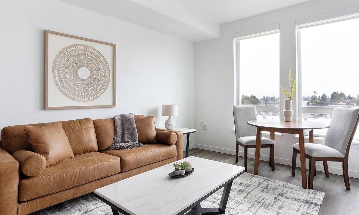 Crown Hill Apartment | Landing | Spectacular 1BD, Gym