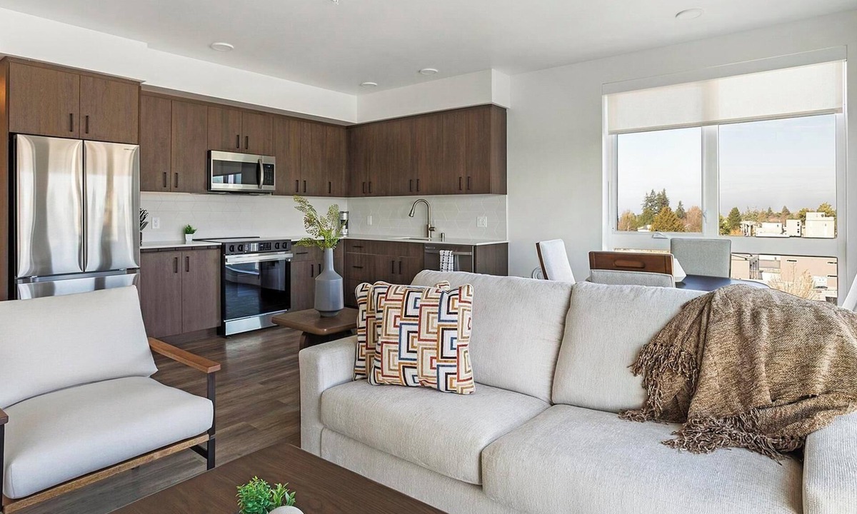 Crown Hill Apartment | Landing | Spectacular 2BD, Gym