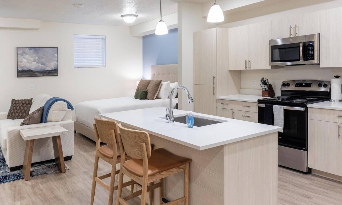 Sugar House Apartment | Landing | Stylish Studio, Rooftop Lounge