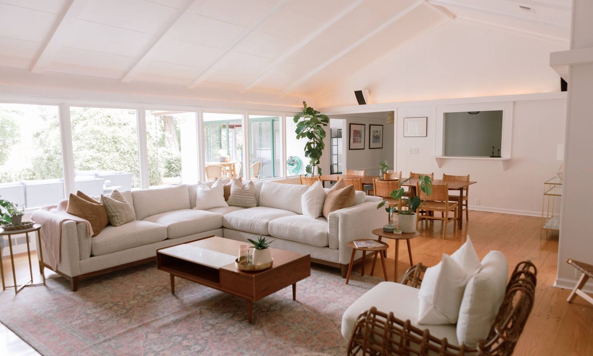 Medford House | Large 4 bedroom house with pool in bamboo forest!