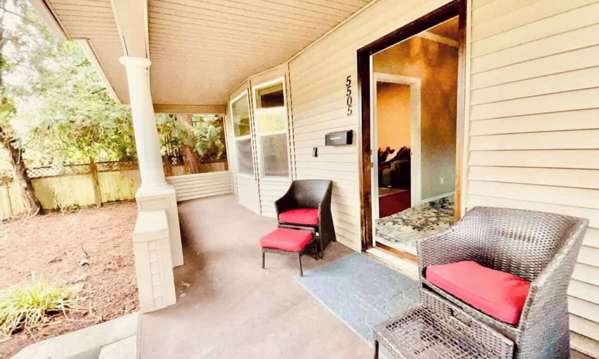 University District House | Large 5bd/2Ba home in Seattle with AC/Wifi