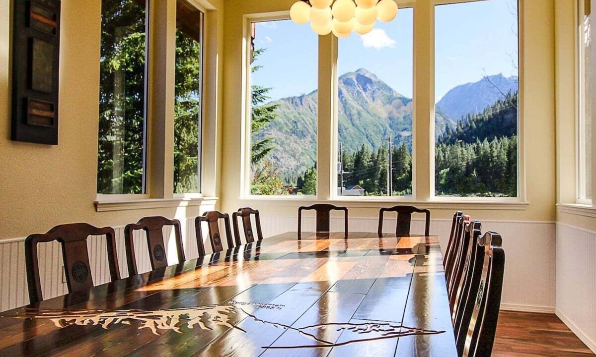 Leavenworth House | Large Family Retreat | Hot Tub, Views & Game Room