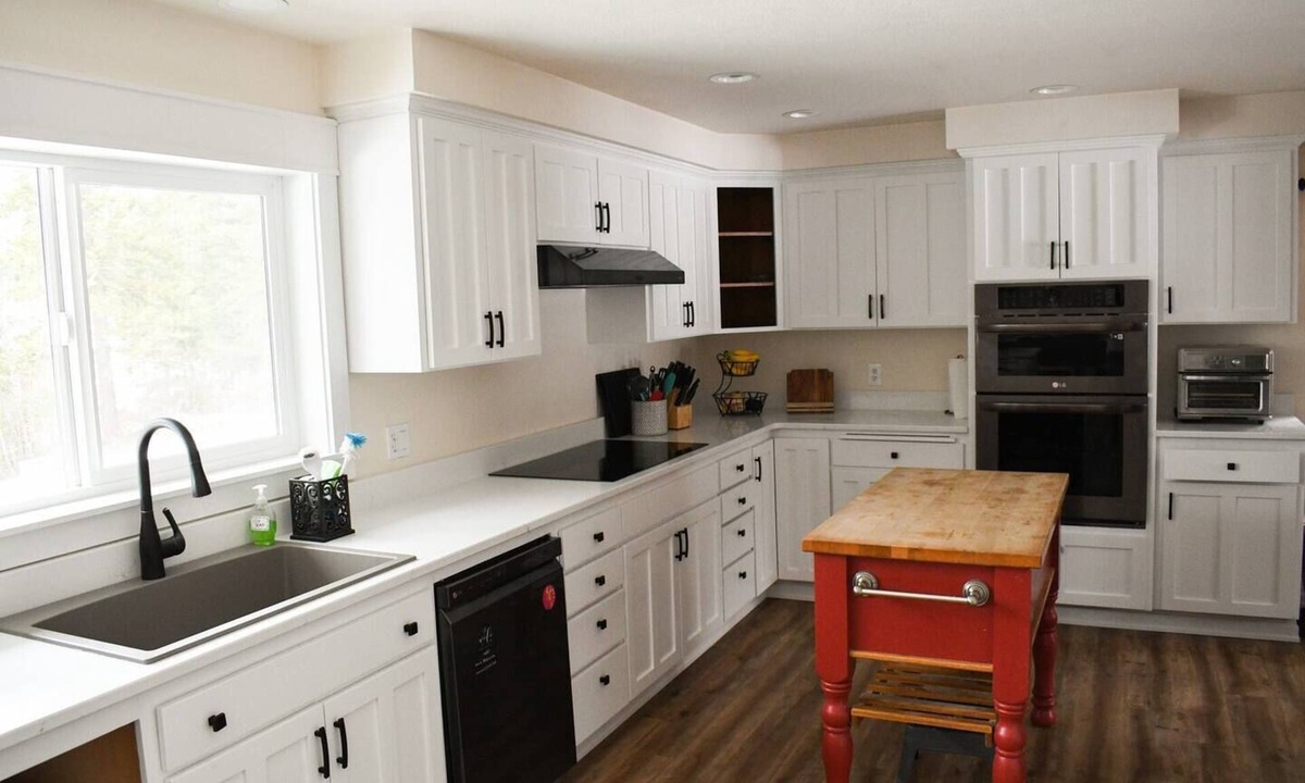 Hayden House | Large Kitchen, Hot tub, Game & Arcade Room