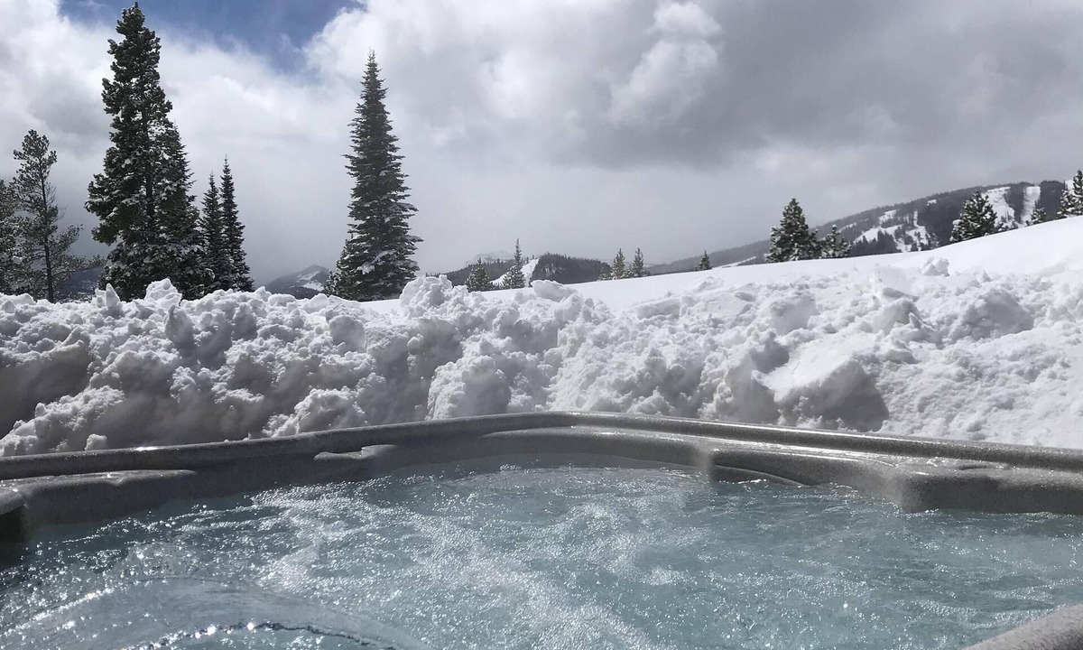 Big Sky House | Large, secluded, luxury log home on 20 acres in Big Sky, Montana.