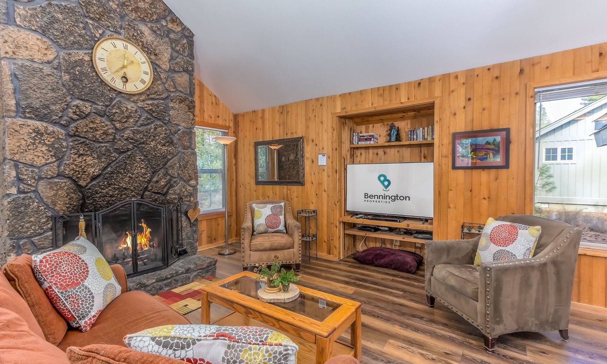 Sunriver House | LARK07 - Your Home Away From Home, Private Hot Tub