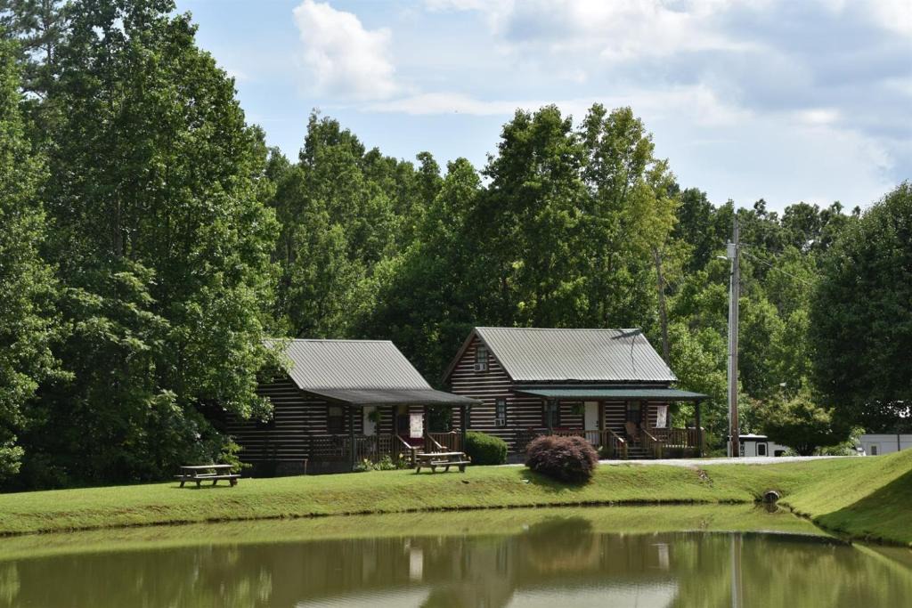 Woodbine Ski Chalet | Laurel Lake Cabins