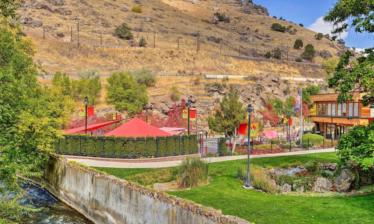 Lava Hot Springs Apartment | Lava Hot Springs Studio w/Views, Walk to River