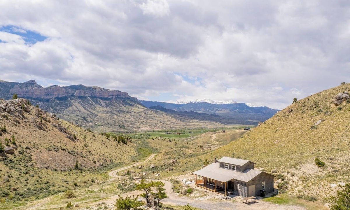 Cody Cabin | Lazy J Basin- Secluded Retreat with Mountain Views