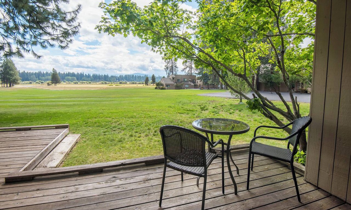 Black Butte Ranch Condo | LCR028 | Lodge Room with amazing mountains and meadow views.