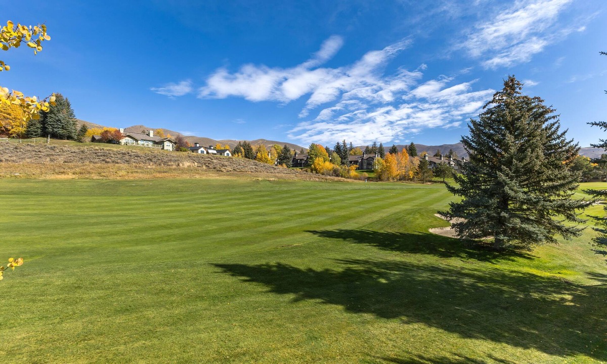 Elkhorn Village House | Legends - Simply Perfect Elkhorn Retreat