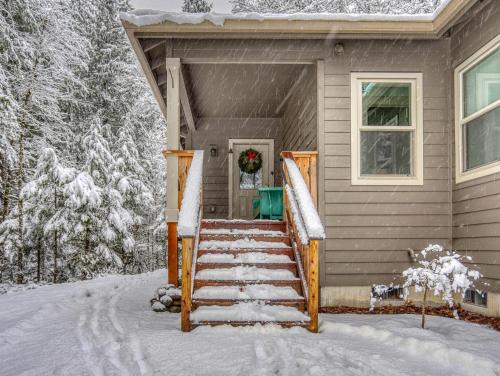 Rhododendron House | Leilani Cottage -Meredith Lodging