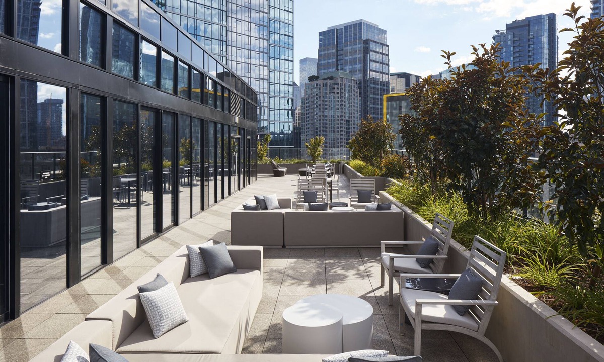 South Lake Union House | Level Seattle - Well Appointed Deluxe One Bedroom Suite + Office. Full Epicurian Kitchen and in suite laundry.