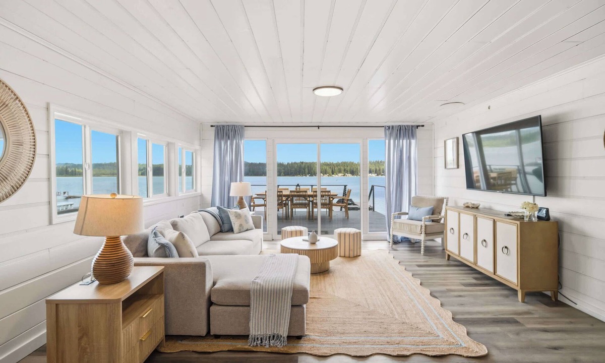 Diamond Lake House | Little Hamptons on The Lake