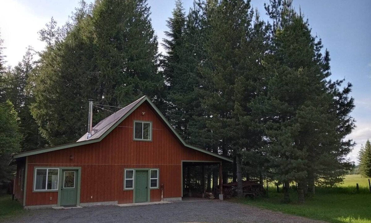 Sandpoint Cabin | Little house in the woods, close to the lake,town and mountain.