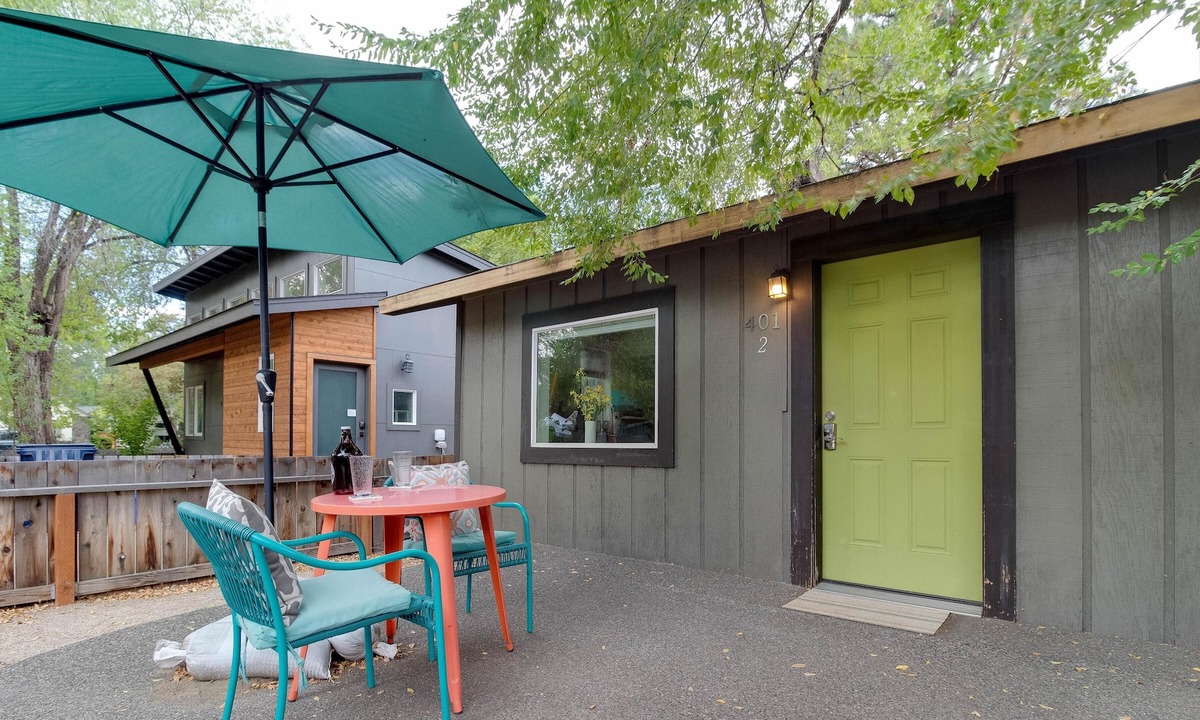 Old Bend Cottage | Little Lava, IN Downtown Bend, AC, 100+mbps Wifi, Bikes, Walk Everywhere