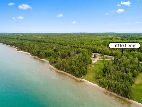 Cheboygan House | Little Lems Lake Huron Cabin w Mackinac Views