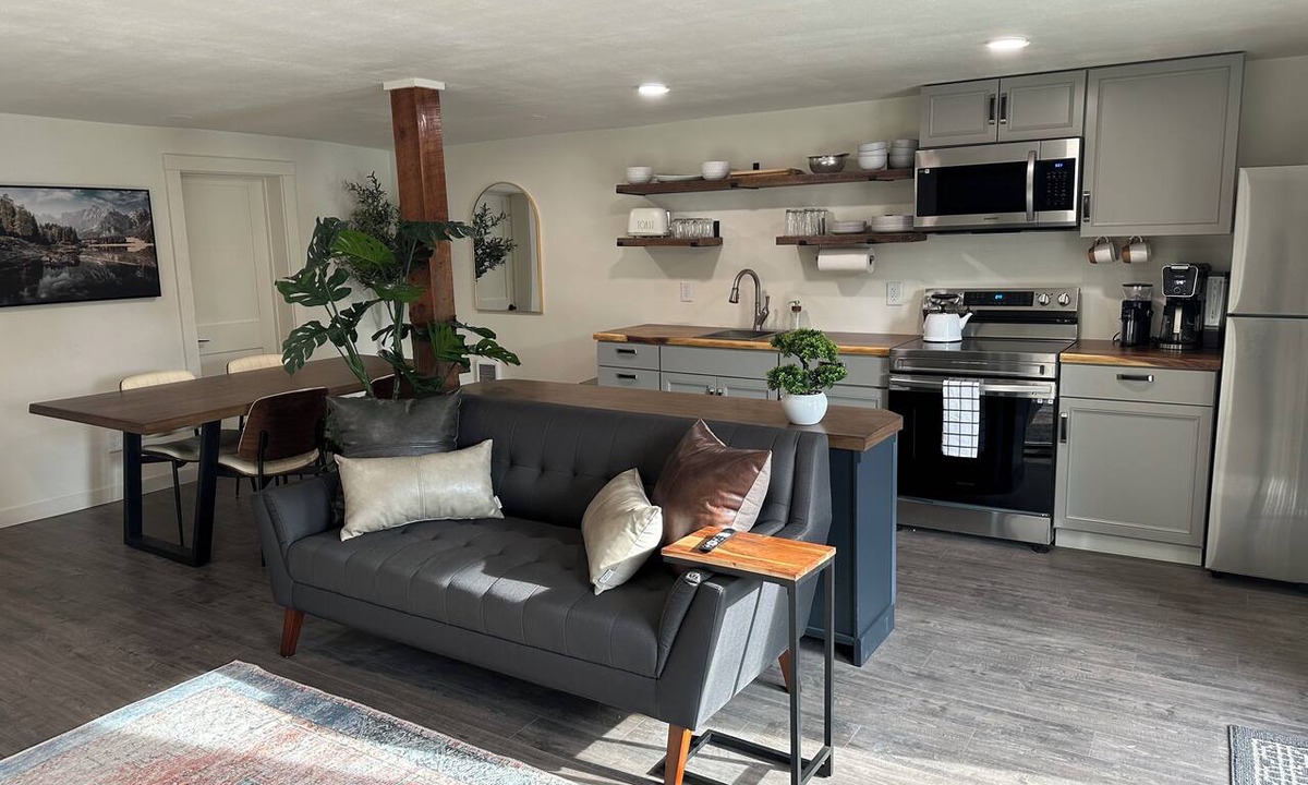 Moscow Apartment | Live Work Downtown Apartment