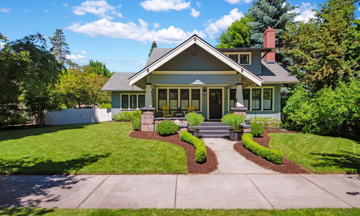 Old Bend House | Located on Bend's most sought after historic district street, provides the perfe