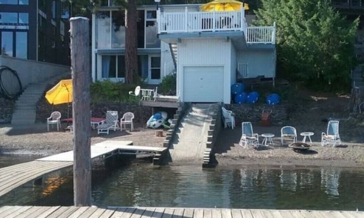 Worley Cabin | Location location location! 2026 open for renting. Discounts for long stays.