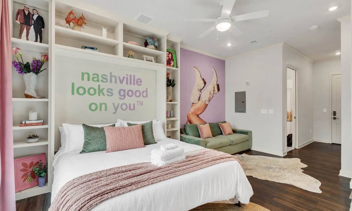 Edgehill Apartment | Location! Pool + Parking 1 mile to Broadway!