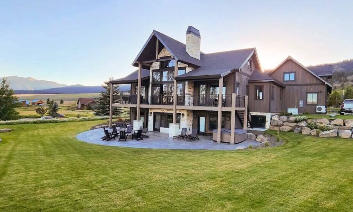 Island Park Cabin | Lodge at Cutthroat Landing- 20 mins to Yellowstone+Hot Tub+FirePit+Pickleball+LakeAccess+Henry'sLake
