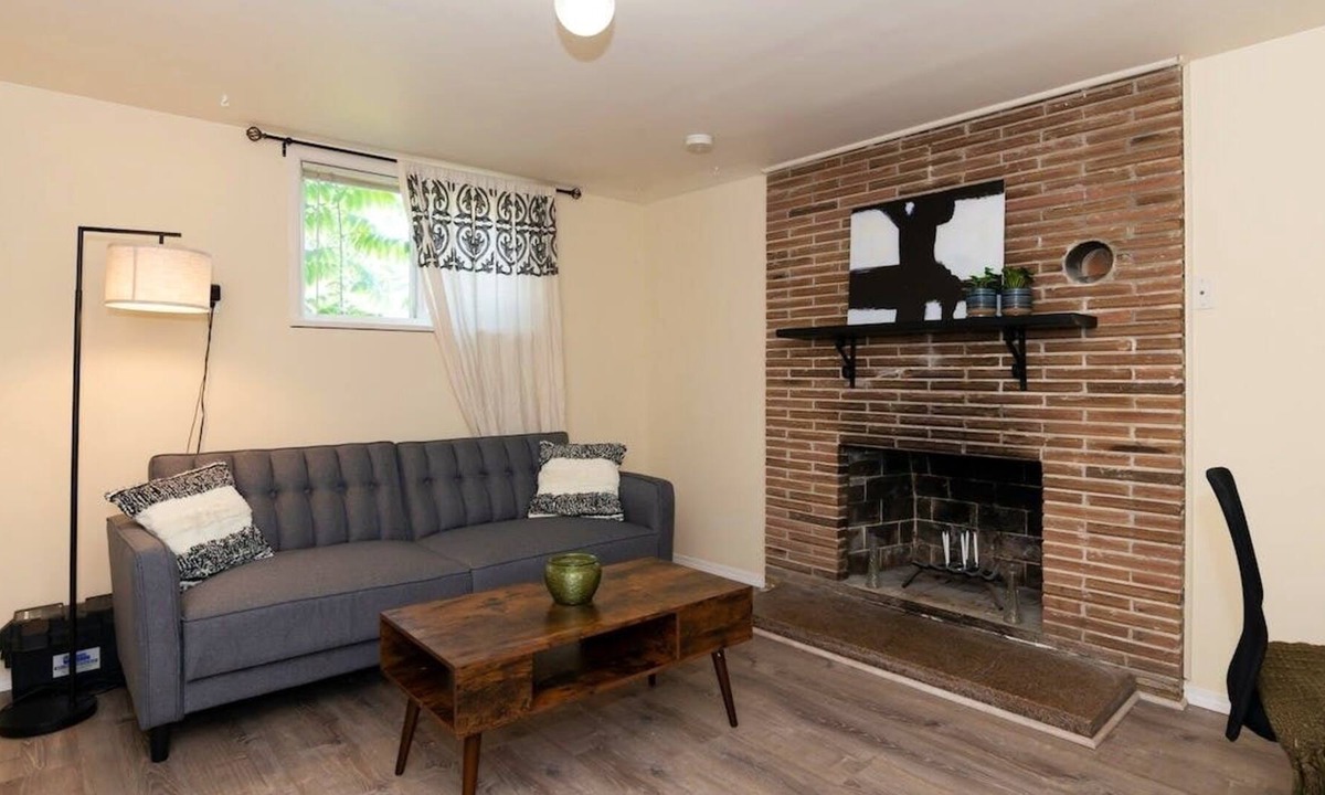 Greenwood Apartment | Loftium | Simple, Well-Kept & Convenient Greenwood Apartment