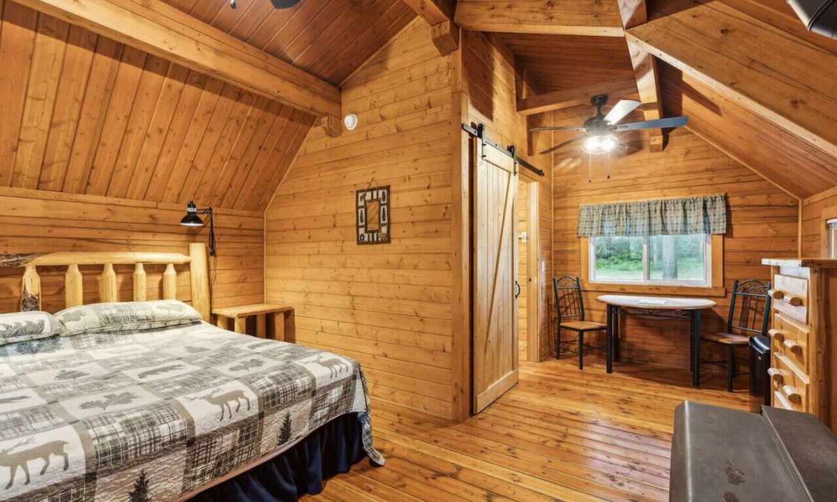 Grantsdale Cabin | Log Cabin Retreat in the Montana Wilderness