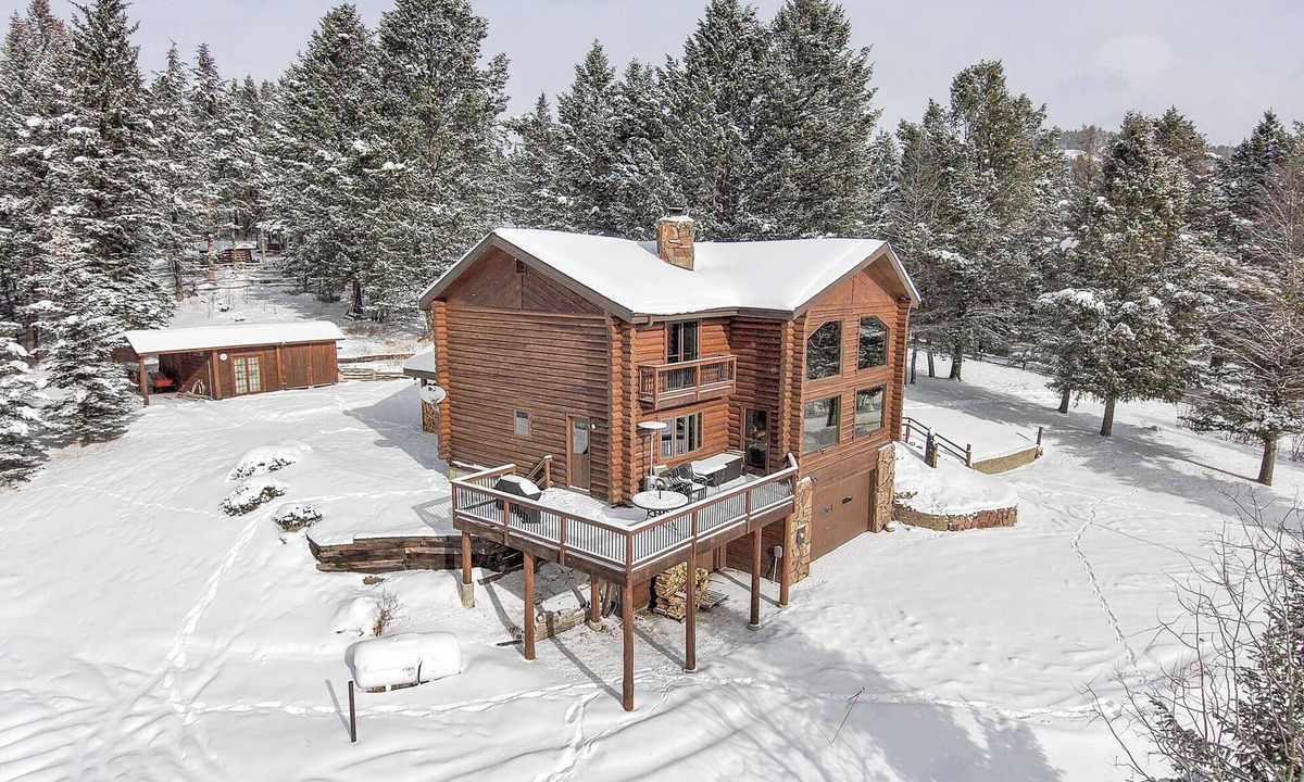 Moran House | Log Home Overlooking the Buffalo Valley, Family Holiday Pricing Promotions