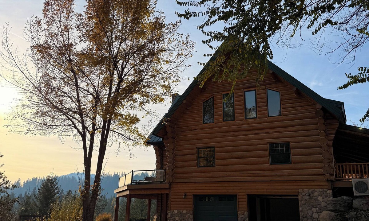 Newman Lake House | Log home retreat in Newman Lake