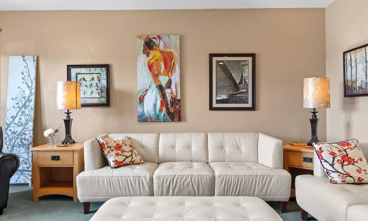 Hayden Condo | Long Stays Welcome |ADA Home with Cozy Fireplace, Close to Silverwood, Restaurants & Hayden Lake!