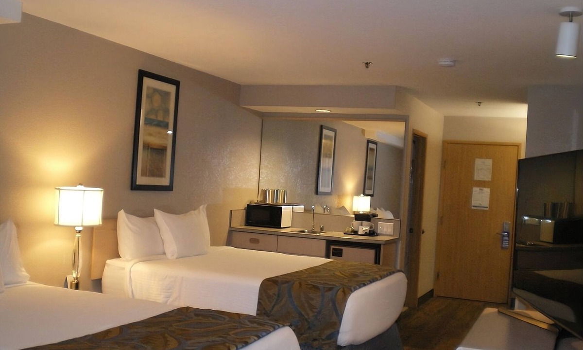 Nampa Hotel | Look No Further! 2 Spacious Units, Near Morrison Center for the Performing Arts!