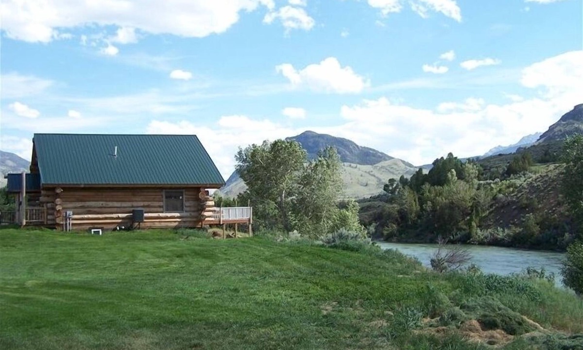Gardiner Cabin | Looking for a quick summer 2026 getaway? We might have just the dates you want!