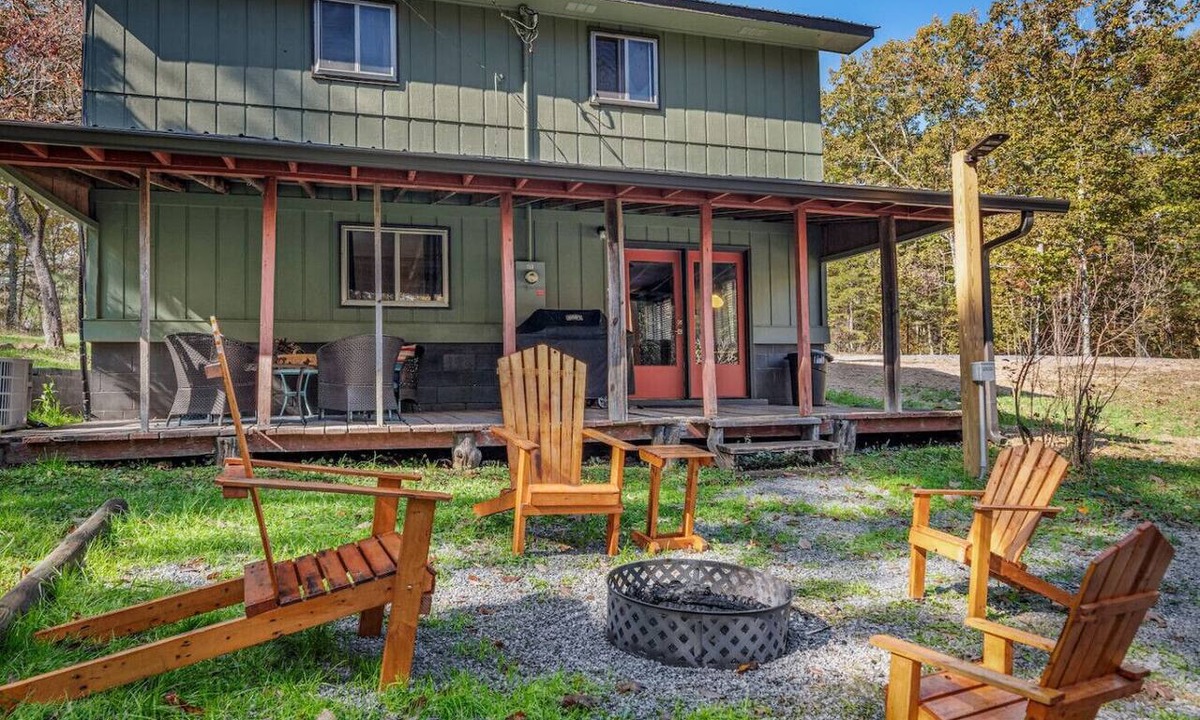 Mentone House | Lookout Mountain Retreat: Games, Big Yard, Pets OK